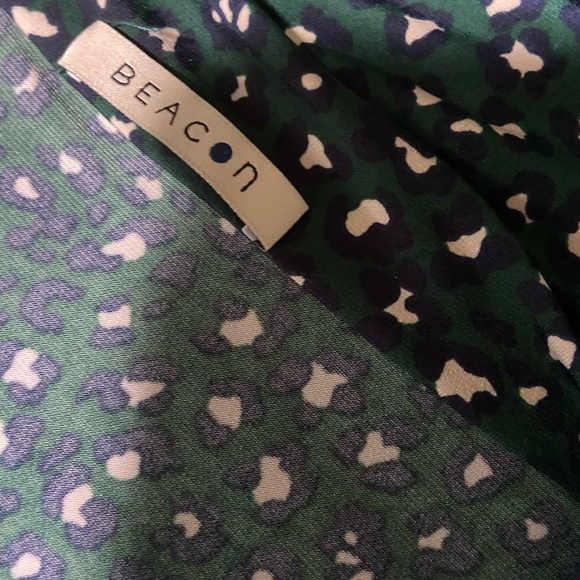 Beacon brand sleeveless top - Picture 2 of 8